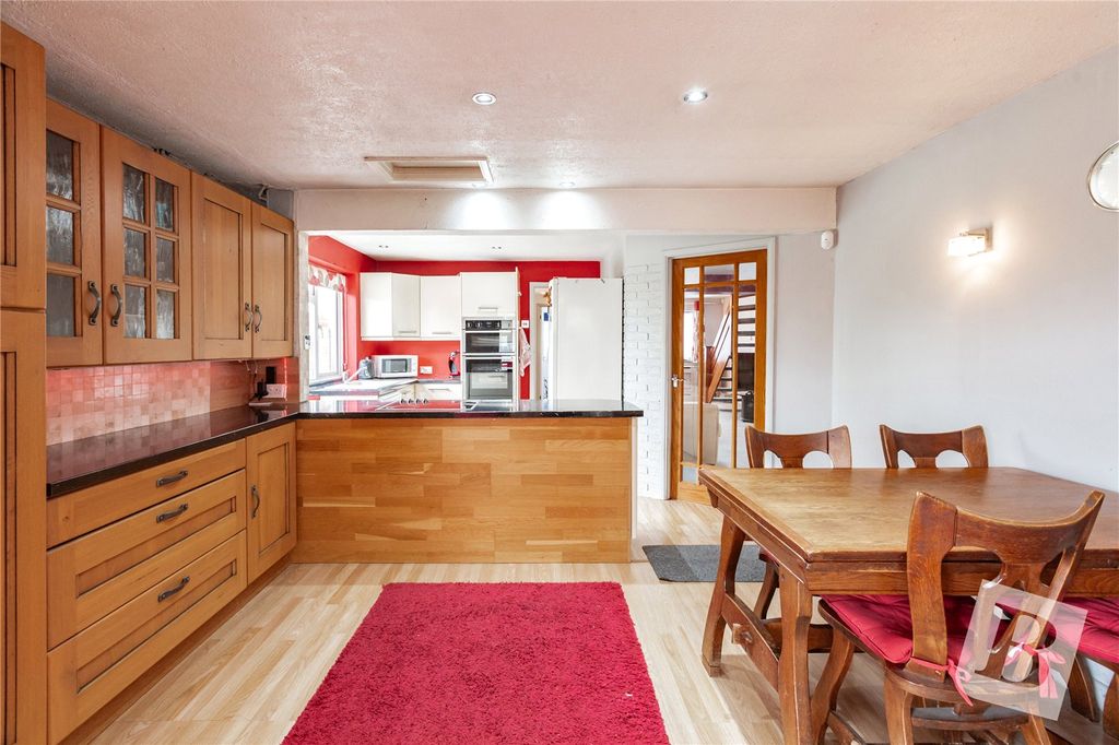 Property photo 2 of 33 Picture No. 19