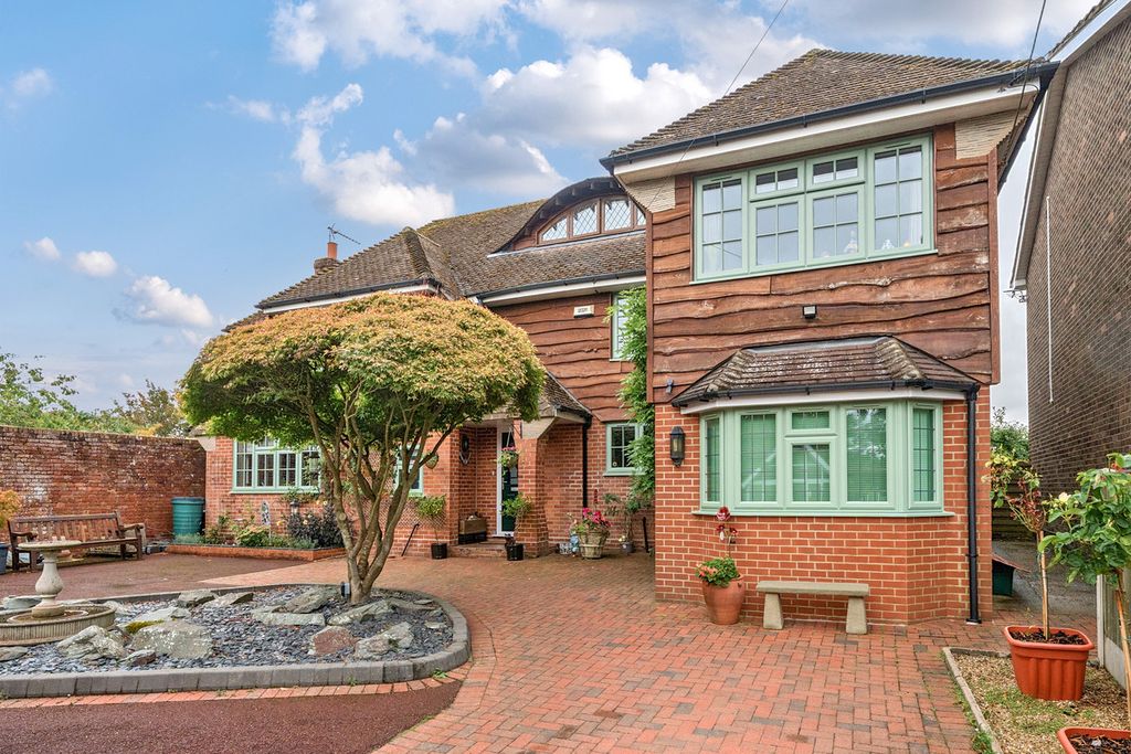 Property photo 2 of 26