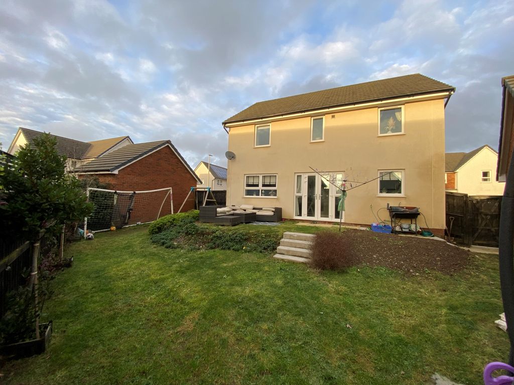 Property photo 3 of 11 12