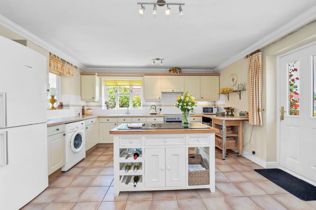 Property photo 2 of 17 Kitchen/ Breakfast Room