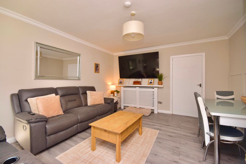 Property photo 2 of 33