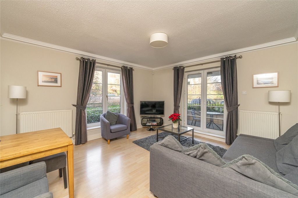 Property photo 2 of 27 Lounge