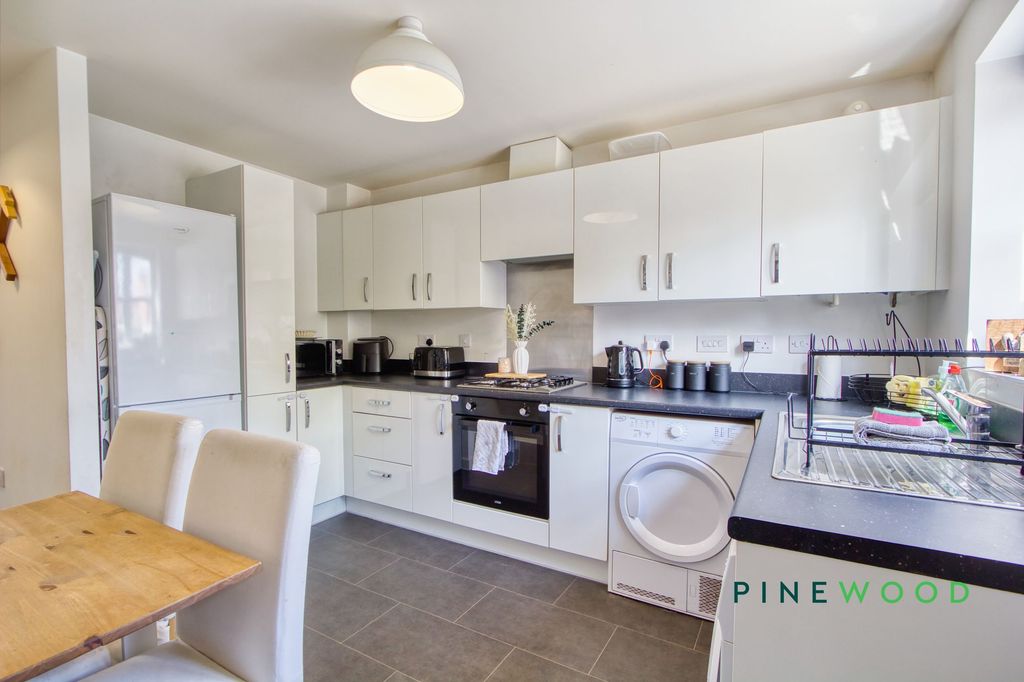 Property photo 3 of 19 Kitchen / Diner