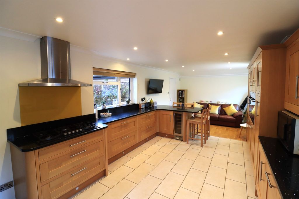 Property photo 3 of 24
