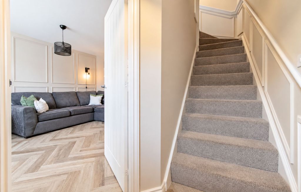 Property photo 2 of 15 Hallway