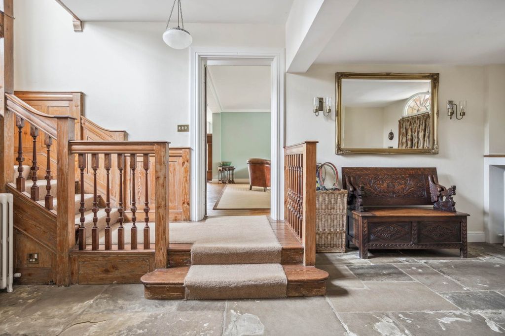 Property photo 3 of 46