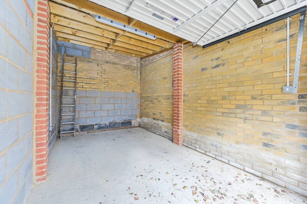 Property photo 3 of 4