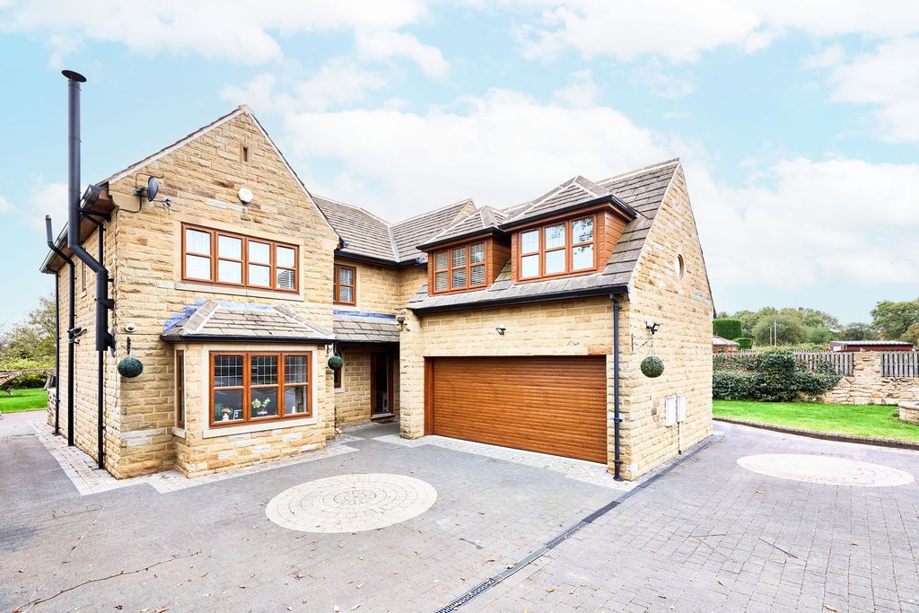 Property photo 3 of 44