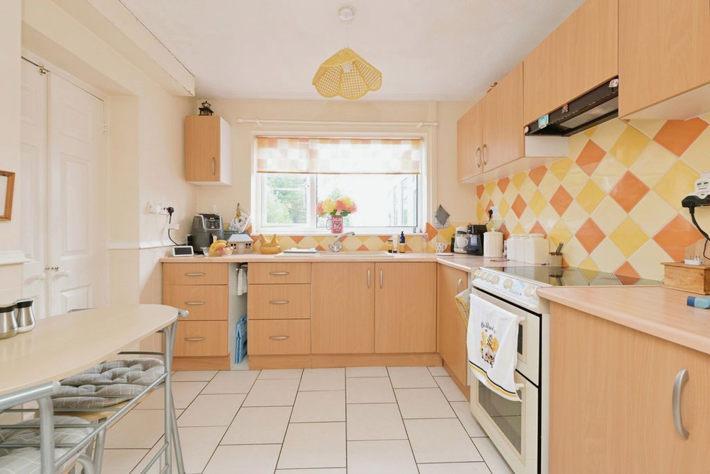 Property photo 3 of 16