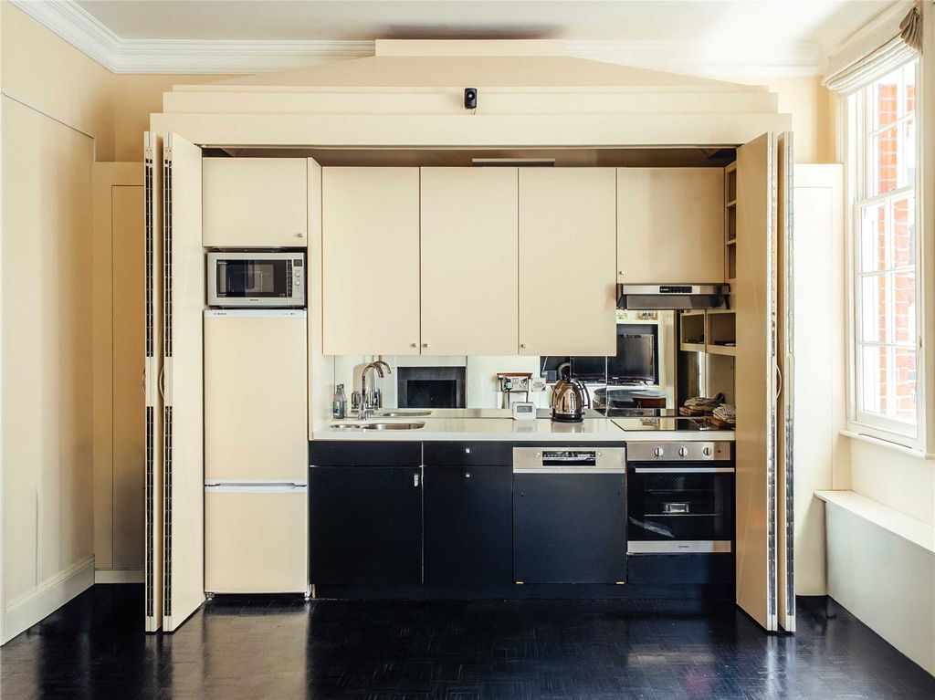 Property photo 2 of 7 Kitchen