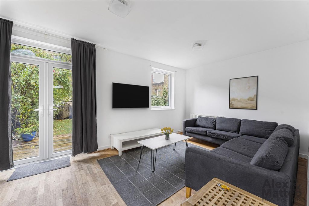 Property photo 2 of 12 Milligan Street