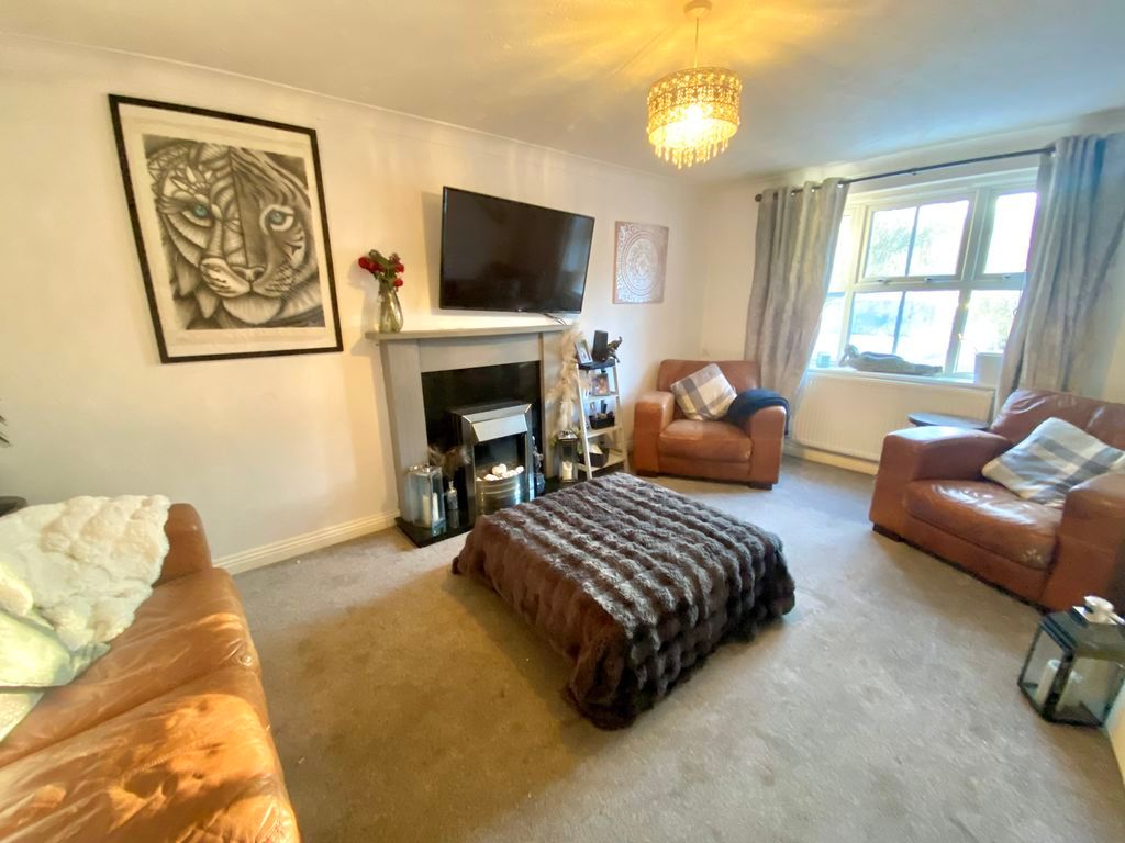 Property photo 2 of 5 Lounge