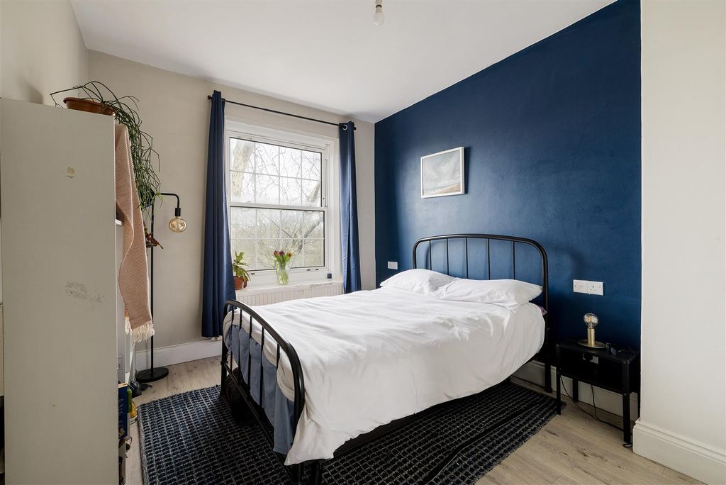 Property photo 3 of 19 Pembury Road, E5