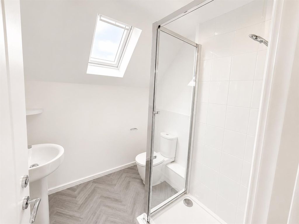 Property photo 3 of 11 En Suite (2).Png