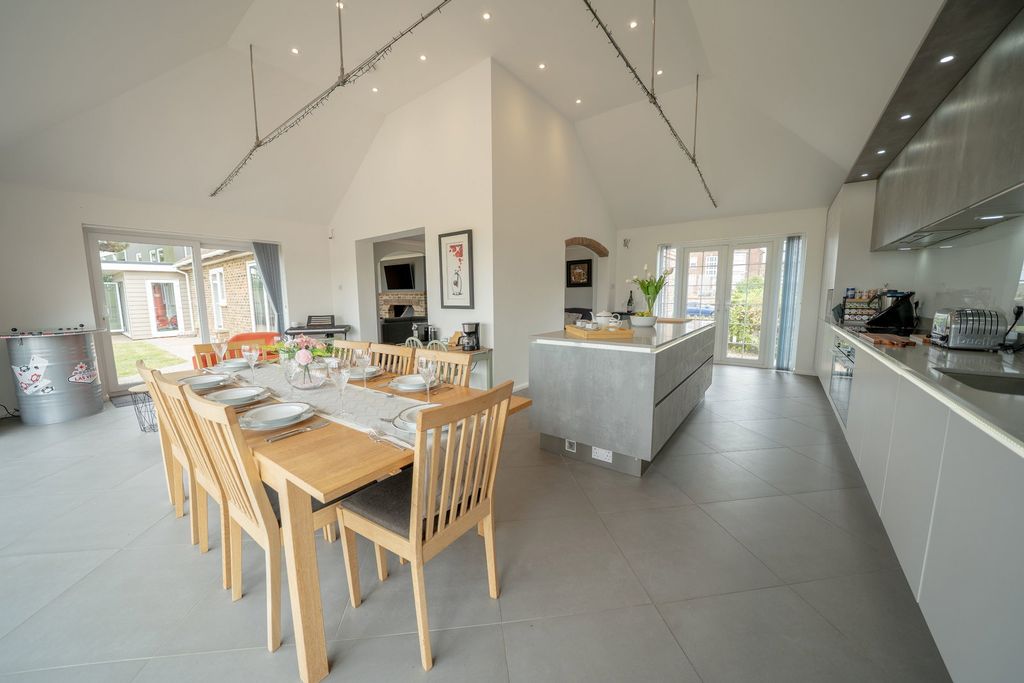 Property photo 2 of 51