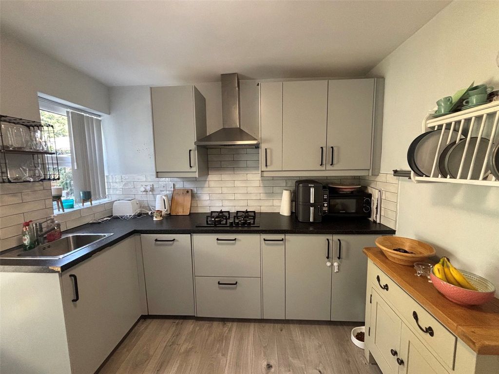 Property photo 3 of 14 Kitchen
