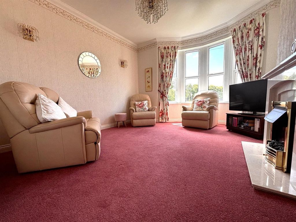 Property photo 3 of 17 4343 Lounge.Jpg