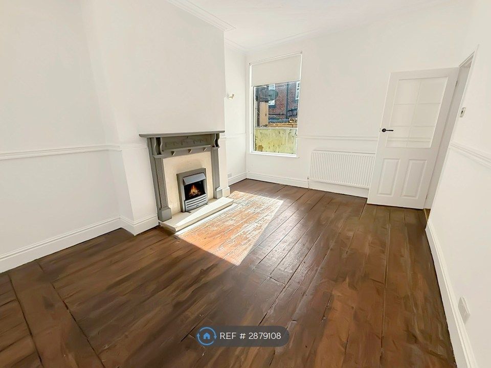 Property photo 1 of 12 Living Room