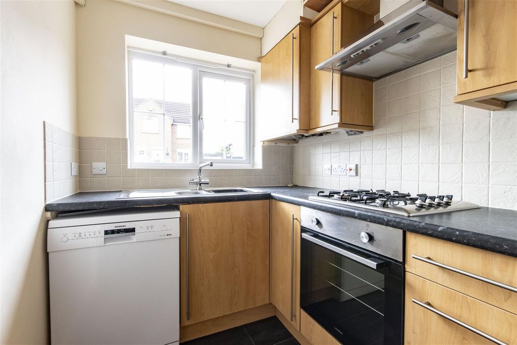 Property photo 3 of 14 Kitchen
