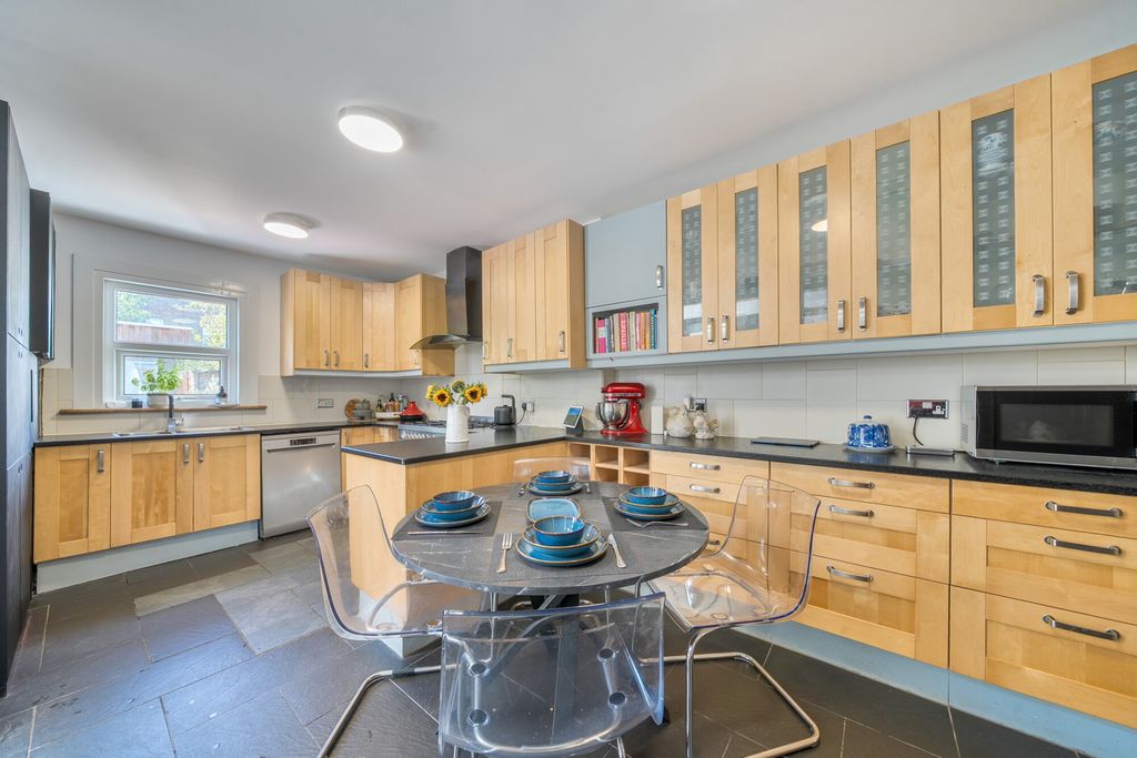 Property photo 2 of 23 1524492-16-1A0c91...