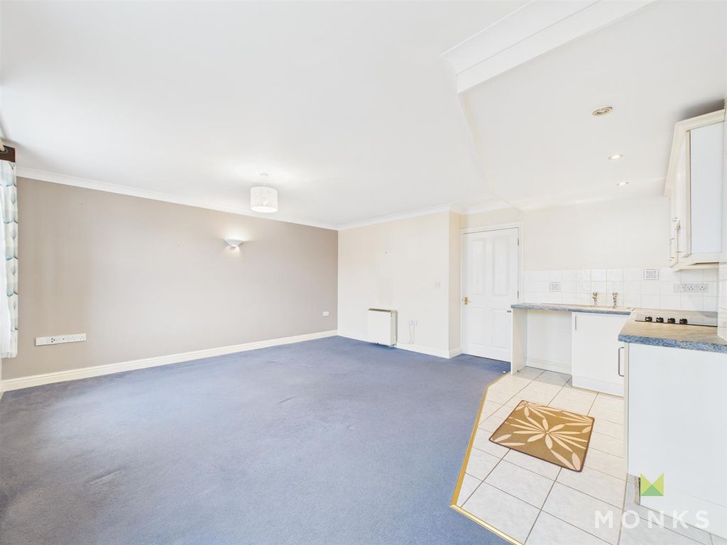 Property photo 2 of 8 Cam01520G0-Pr0306-Still007.Jpg