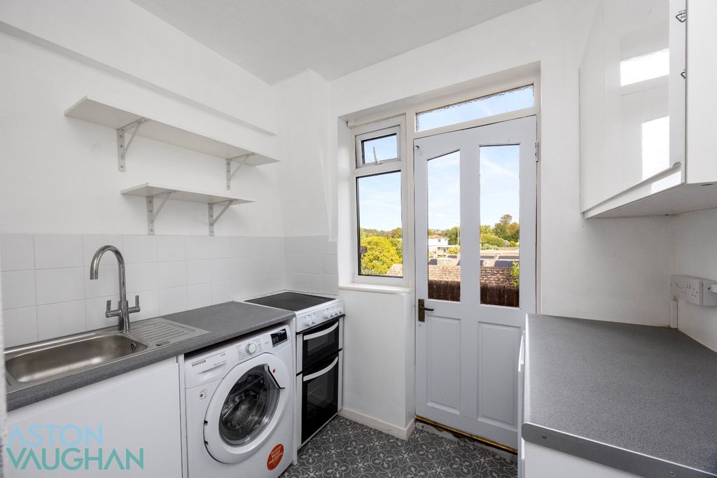 Property photo 3 of 10 5569762
