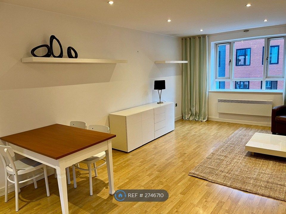 Property photo 3 of 7 Living / Kitchen