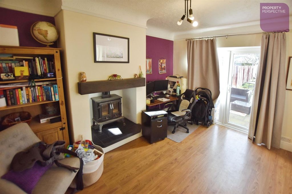 Property photo 3 of 11 Dining Room