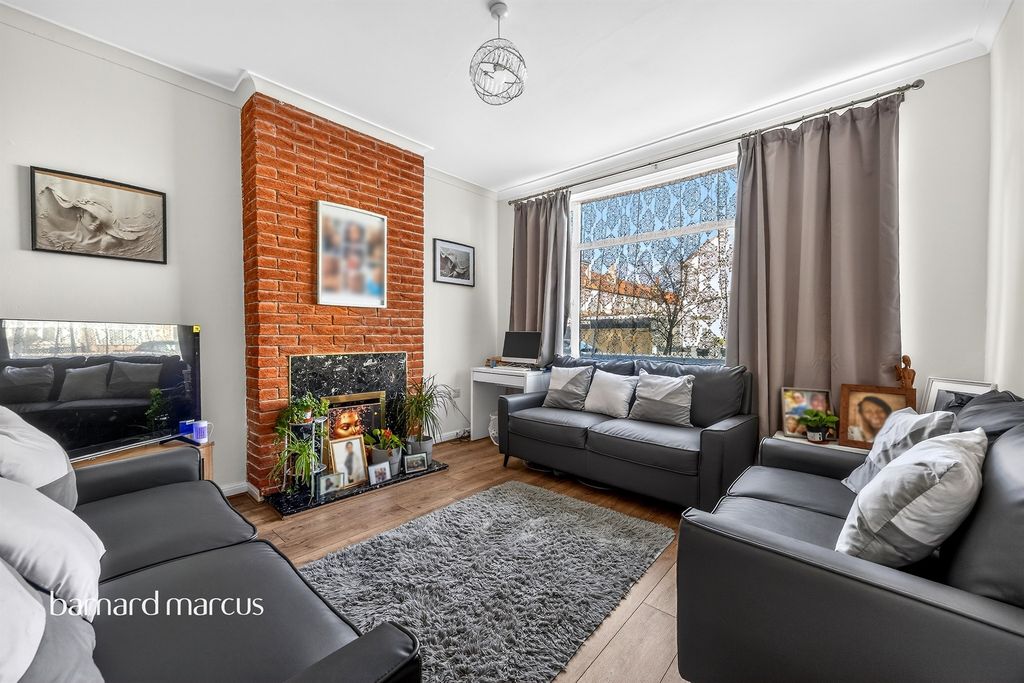 Property photo 2 of 12