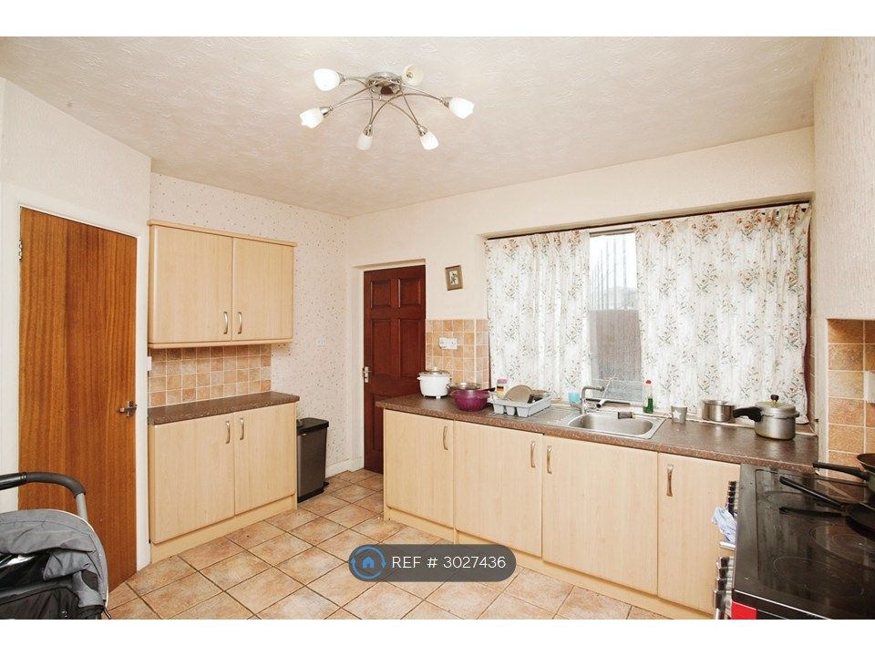 Property photo 3 of 35