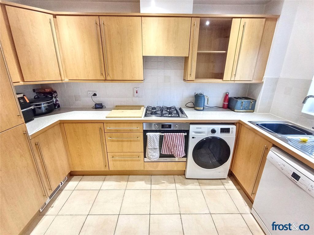 Property photo 3 of 12 Kitchen