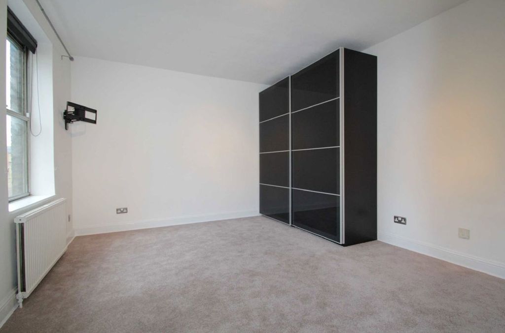 Property photo 3 of 4