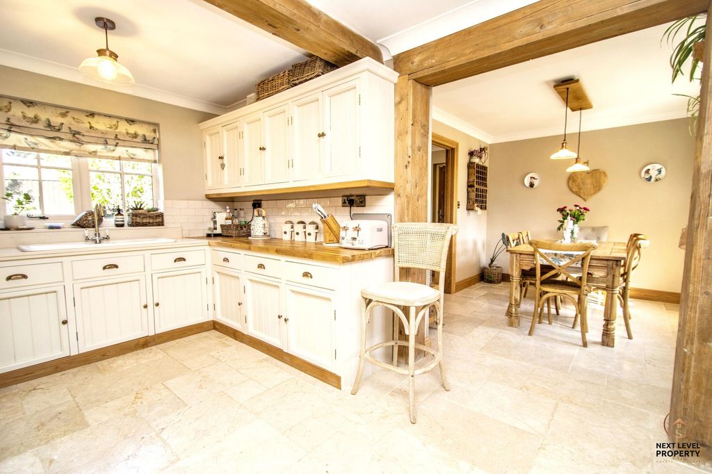 Property photo 3 of 34