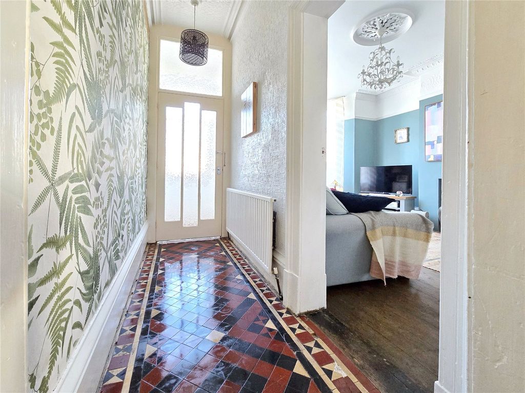Property photo 2 of 14 Period Tield Loor
