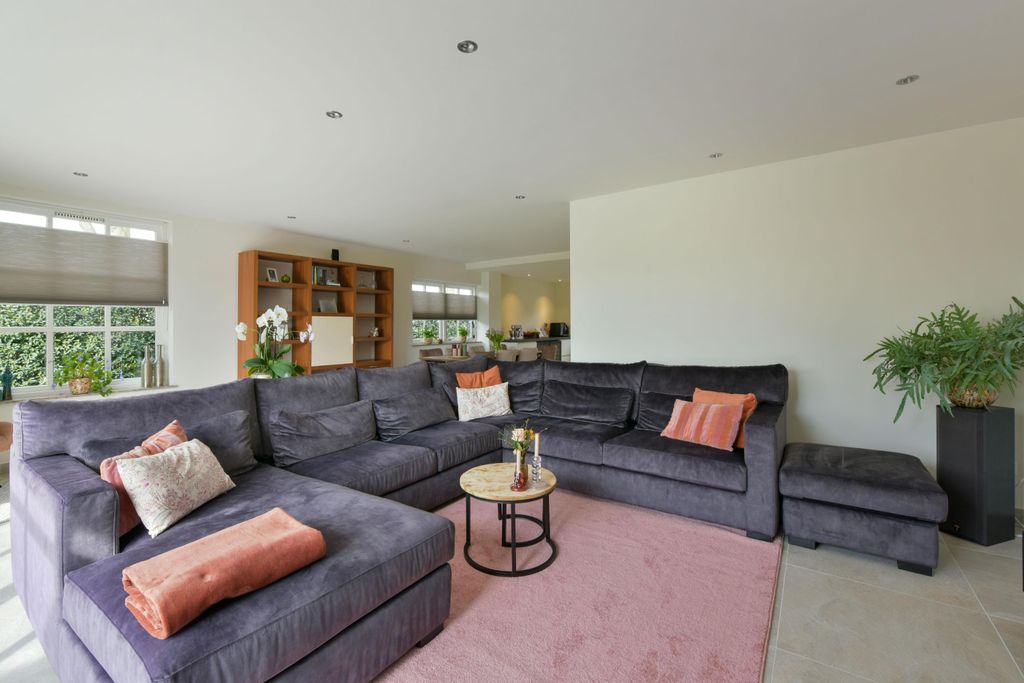 Property photo 2 of 64