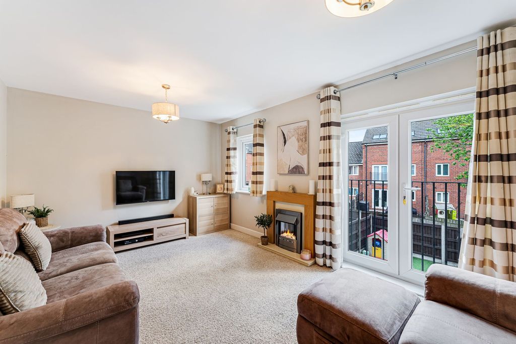 Property photo 2 of 32