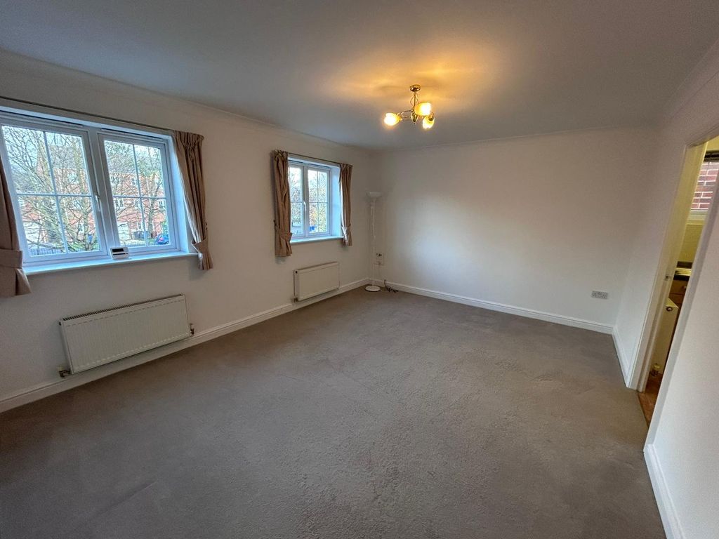 Property photo 3 of 13 Lounge