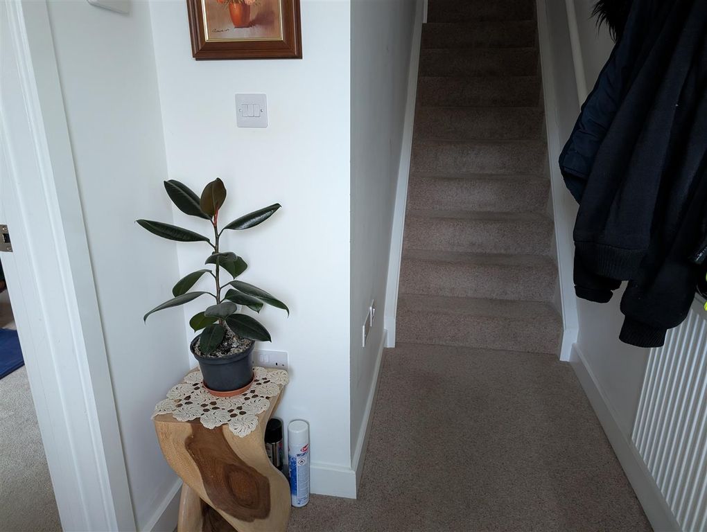 Property photo 2 of 17 Hallway.Jpg