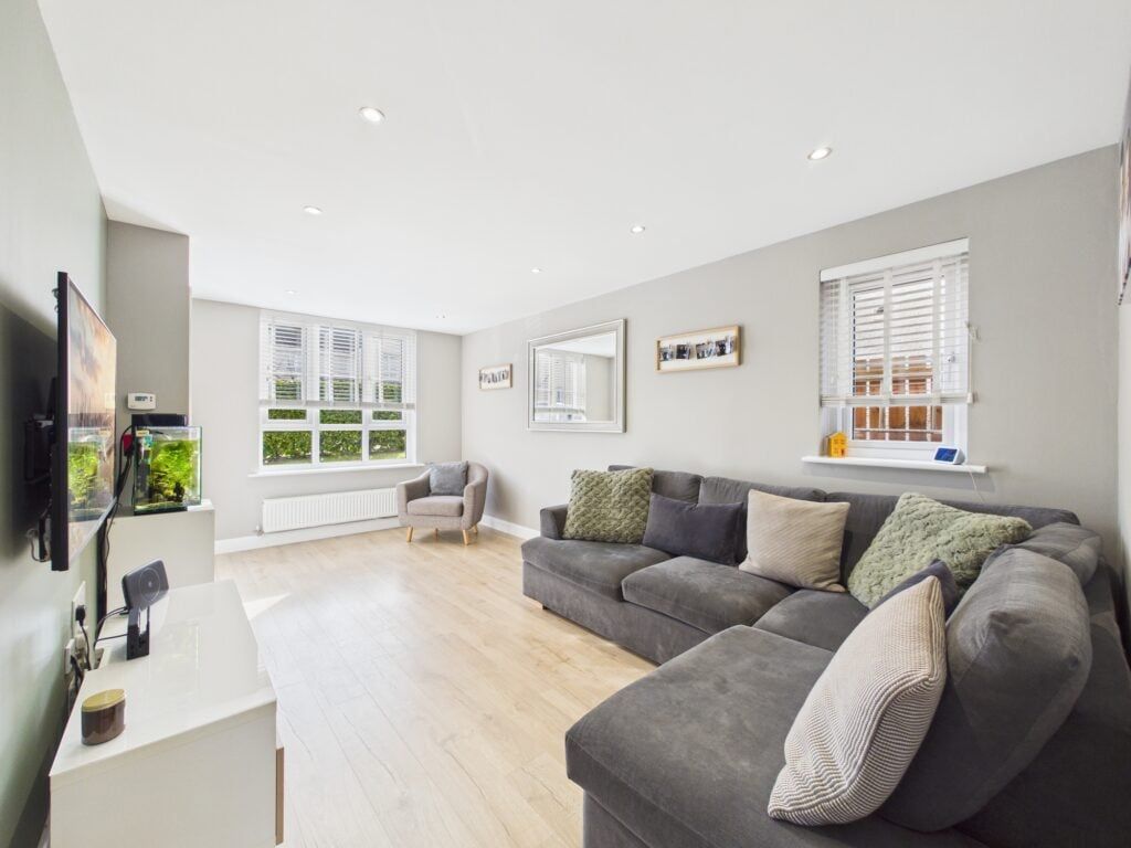 Property photo 3 of 26