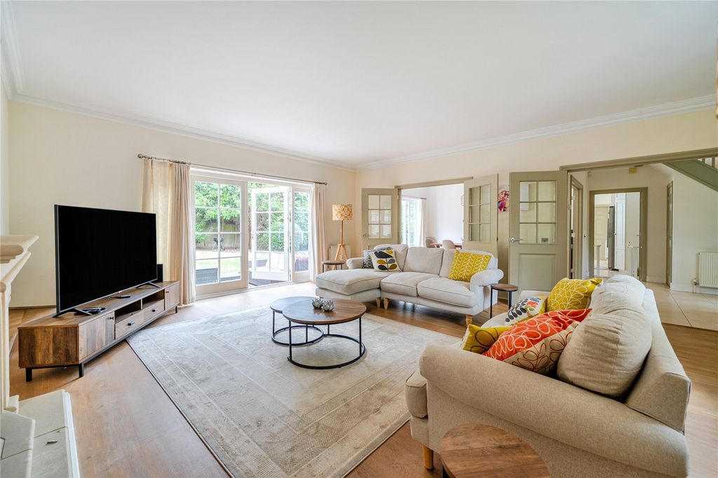Property photo 2 of 16 Sitting Room