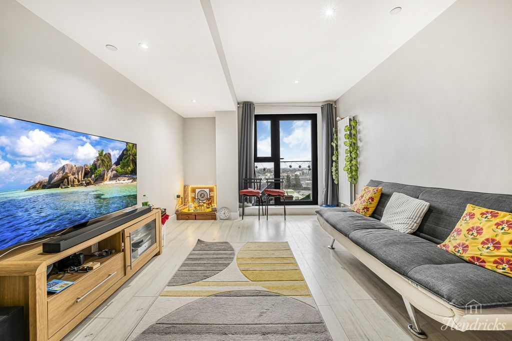 Property photo 1 of 30