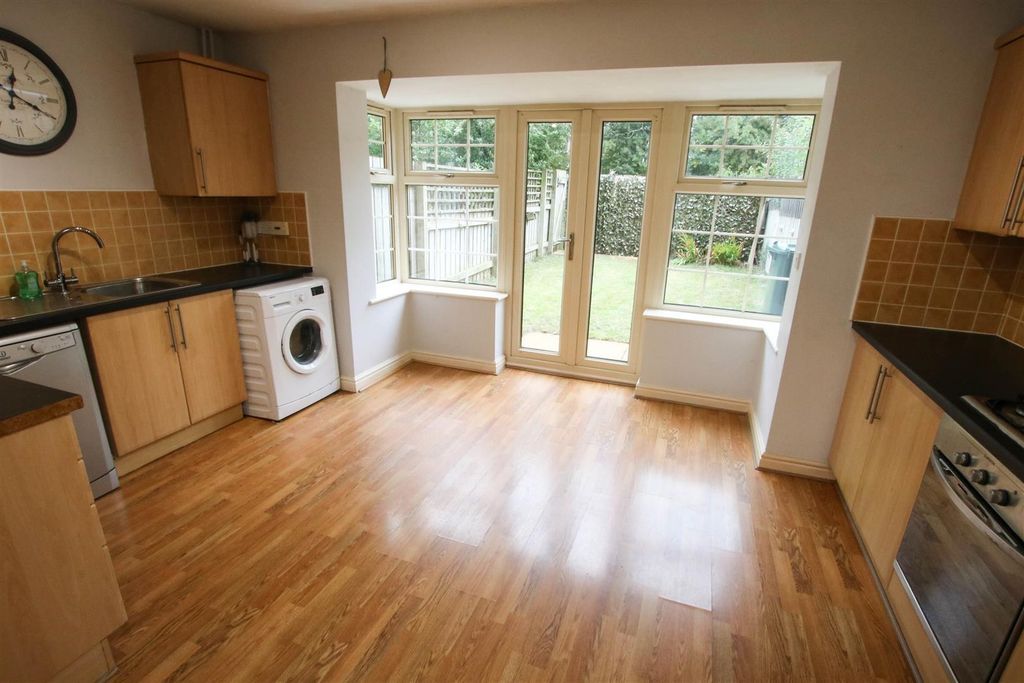 Property photo 3 of 16 Dining Kitchen