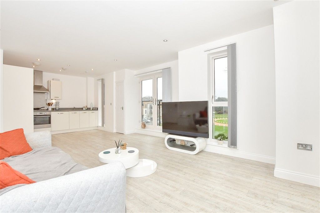 Property photo 1 of 16 Lounge/Diner