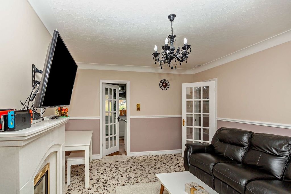 Property photo 2 of 20
