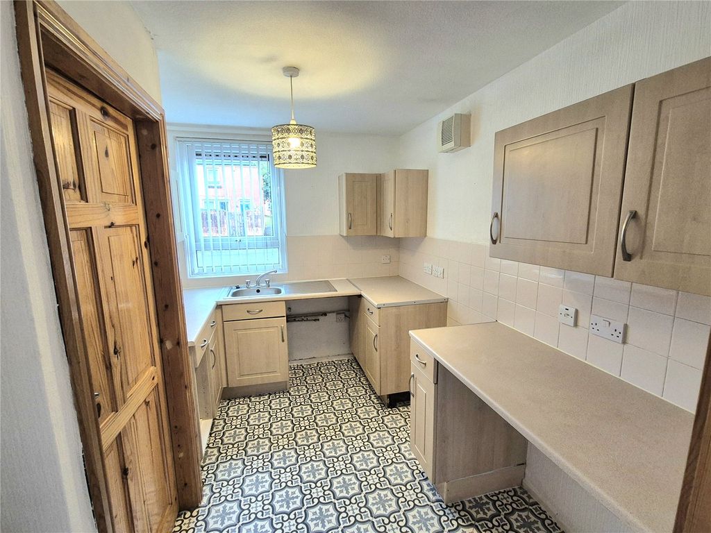 Property photo 3 of 16 Kitchen