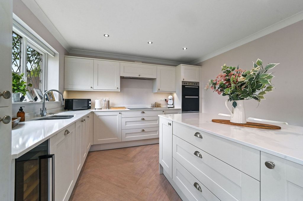 Property photo 2 of 23