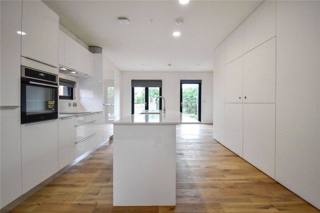 Property photo 3 of 13 Picture No. 12