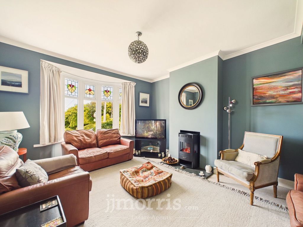 Property photo 2 of 40