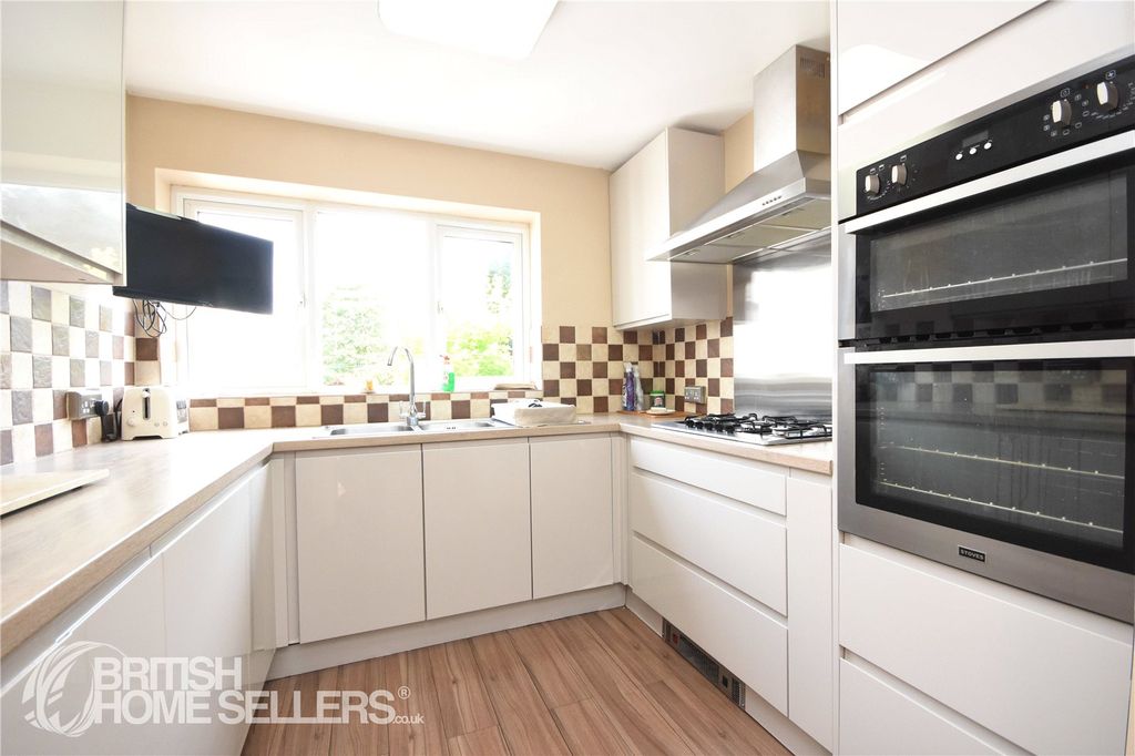 Property photo 2 of 34 Picture No. 56
