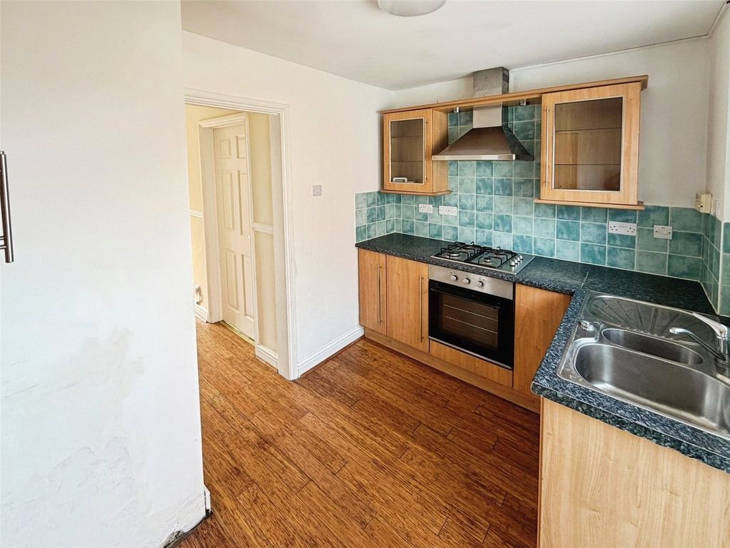 Property photo 3 of 18 Kitchen